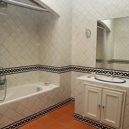 Quinta Dos Castanheiros Couette-café *